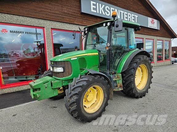 John Deere 5820 Traktorji