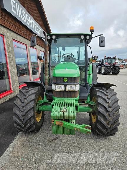John Deere 5820 Traktorji