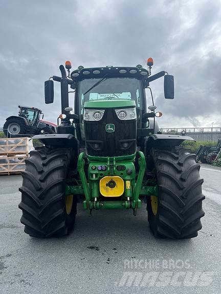 John Deere 6215R Traktorji