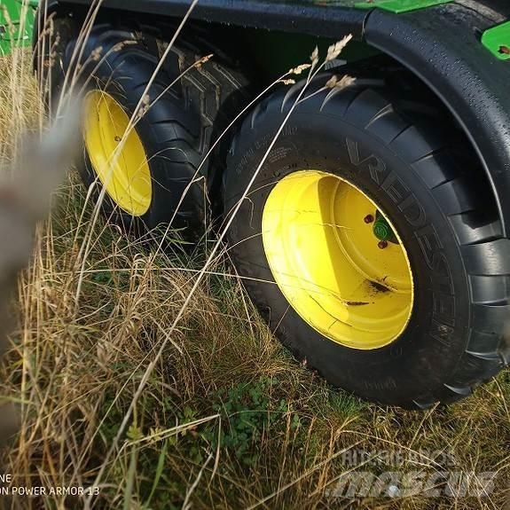 John Deere C441R Balirke (okrogle bale)