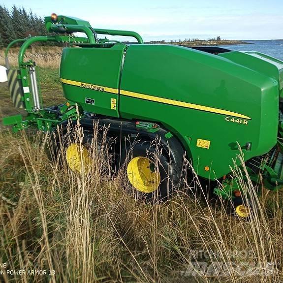 John Deere C441R Balirke (okrogle bale)