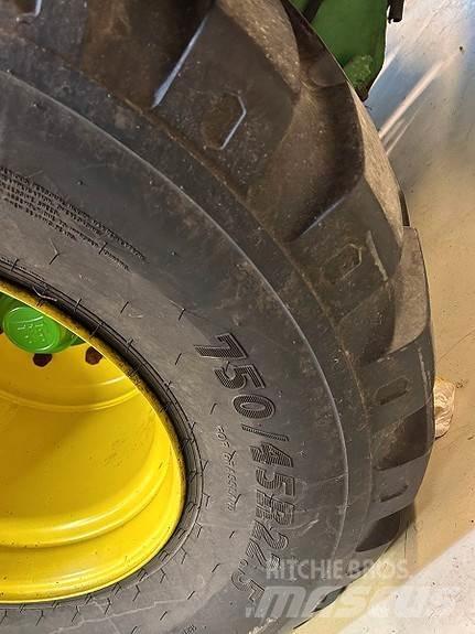 John Deere C441R Balirke (okrogle bale)