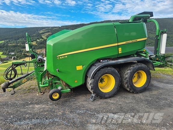 John Deere C441R Balirke (okrogle bale)