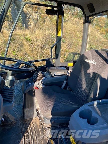 Komatsu WA80M-7 Kolesni nakladalci