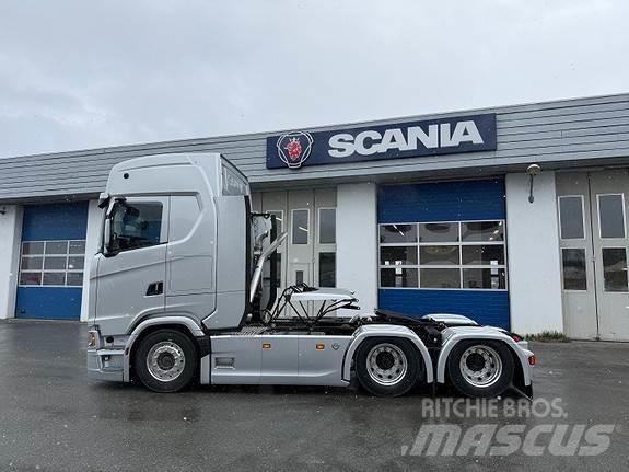 Scania S770 A6x4NB Vlačilci