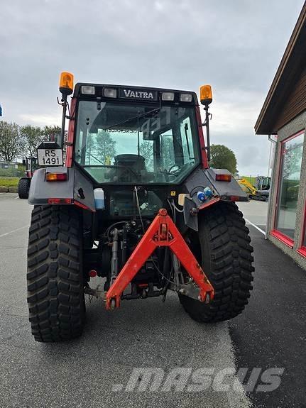 Valtra 6400 Traktorji