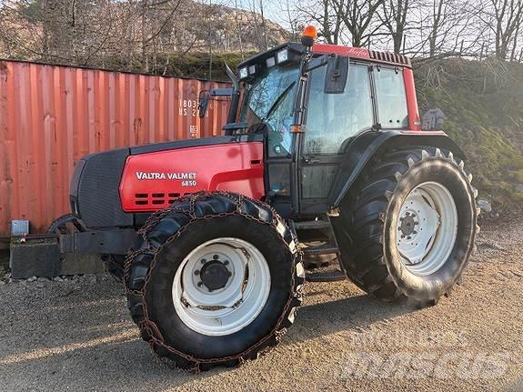 Valtra 6850 Traktorji