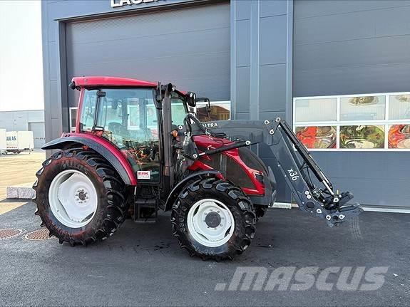 Valtra A 74 Traktorji