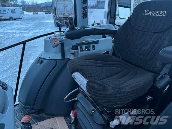 Valtra A105H Traktorji