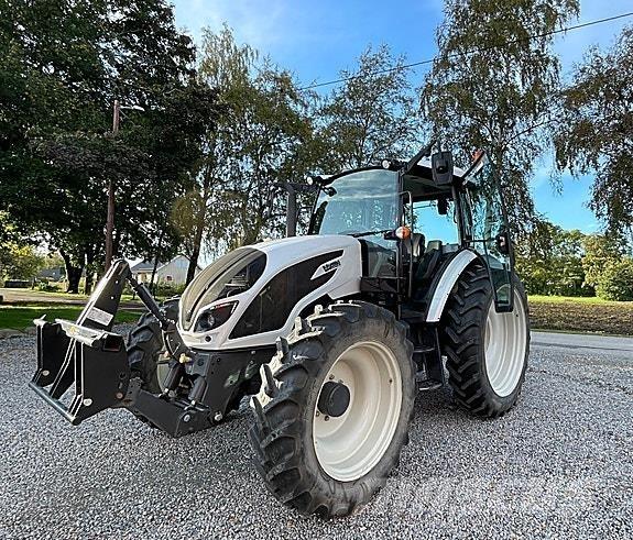 Valtra A114 Traktorji