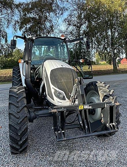 Valtra A114 Traktorji