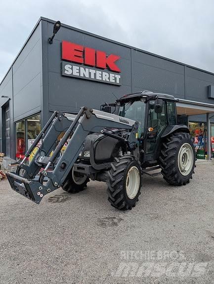 Valtra A83 Traktorji