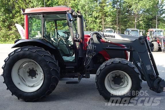 Valtra A83 Traktorji