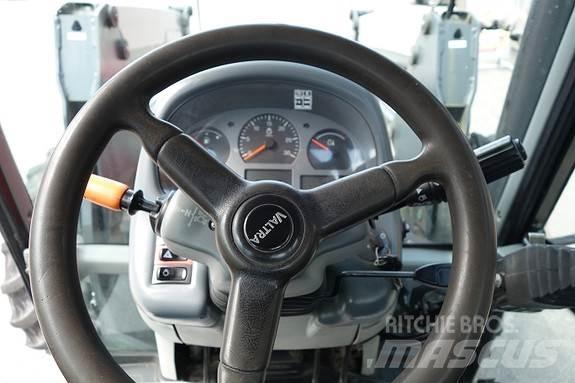 Valtra A83 Traktorji