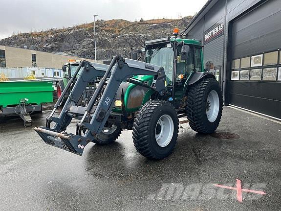 Valtra A83 Traktorji