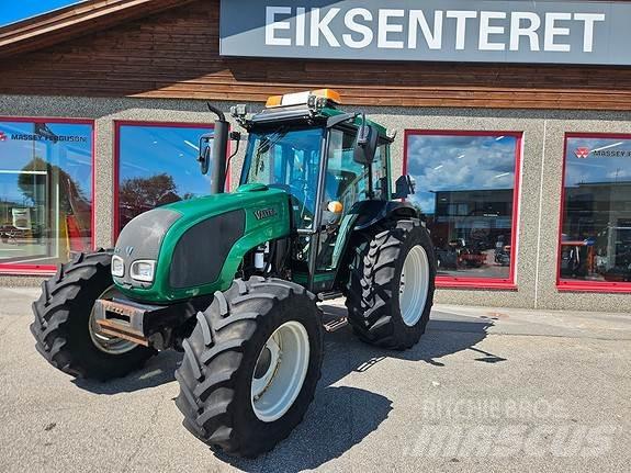 Valtra A92 Traktorji