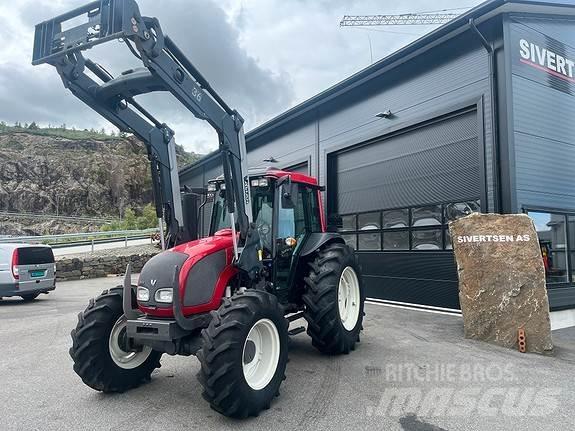 Valtra A93 Traktorji