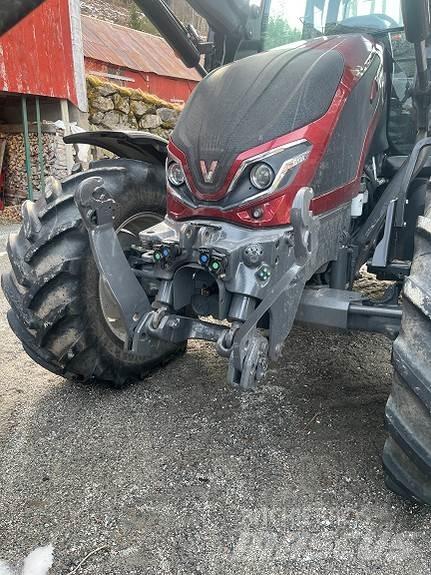Valtra G125A Traktorji