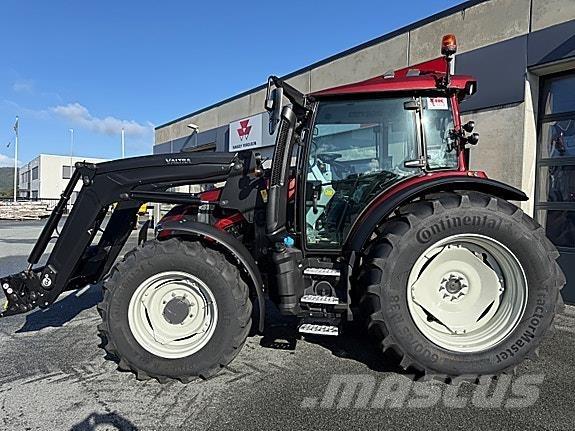 Valtra G135 Versu Traktorji