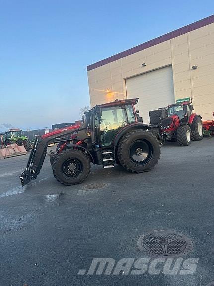 Valtra G135 Versu Traktorji