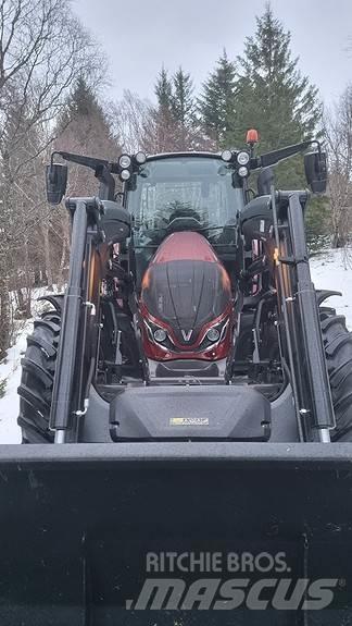 Valtra G135A Traktorji