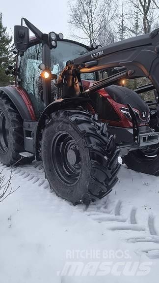 Valtra G135A Traktorji