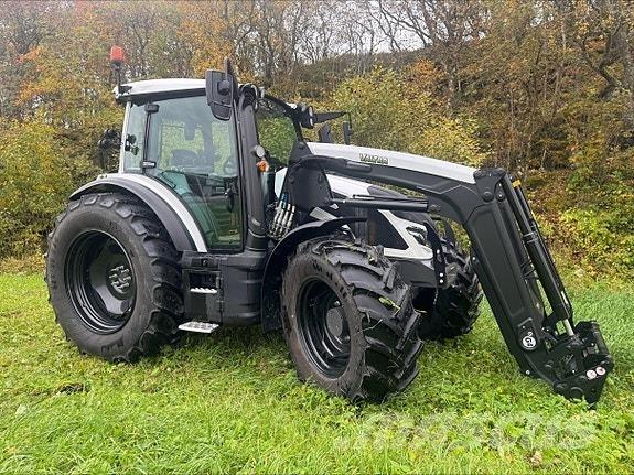 Valtra G135A Traktorji