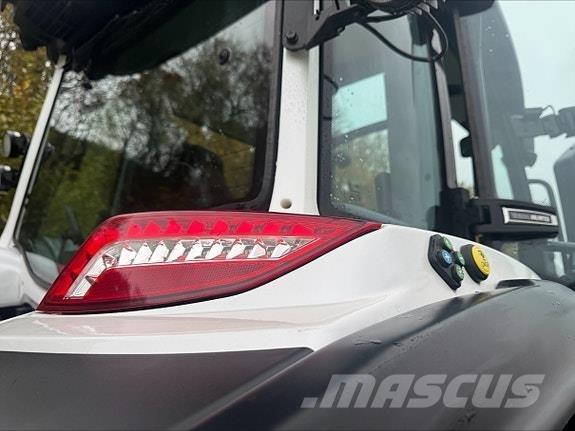 Valtra G135A Traktorji