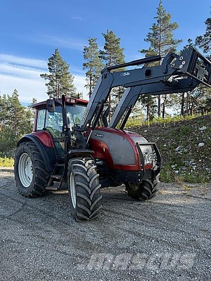Valtra M150 Traktorji