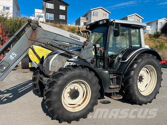 Valtra N111 Traktorji