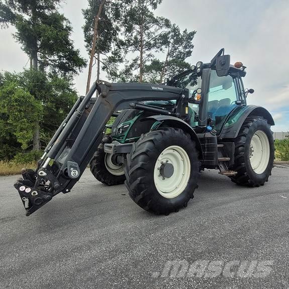 Valtra N114 Traktorji
