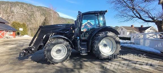 Valtra N135 Traktorji