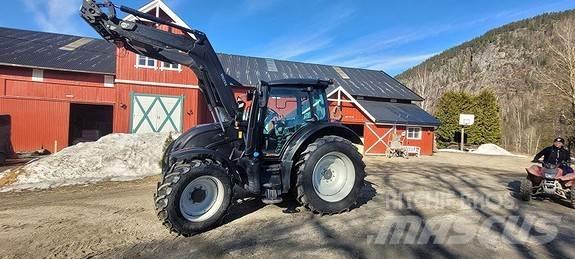 Valtra N135 Traktorji