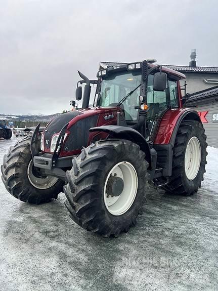 Valtra N163 Traktorji