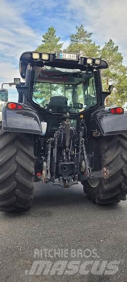 Valtra N163 Traktorji