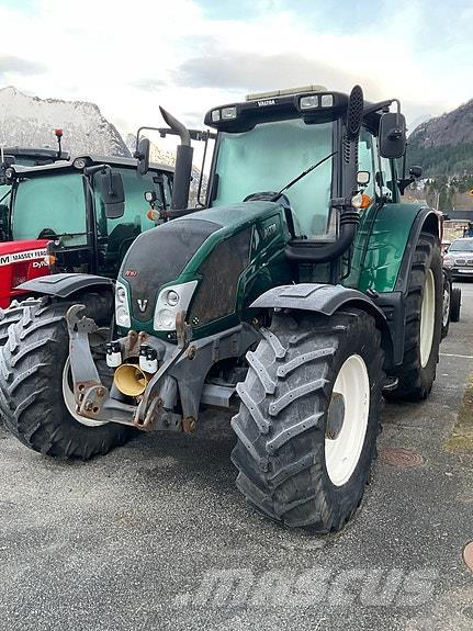 Valtra N163 Traktorji