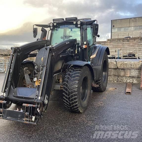 Valtra N174 Traktorji