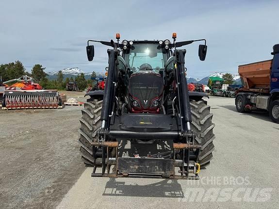 Valtra N174 Traktorji