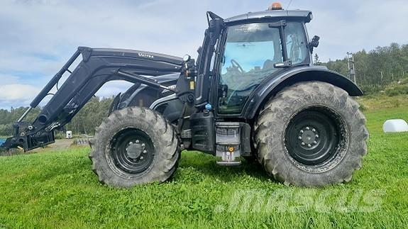 Valtra N174 Traktorji
