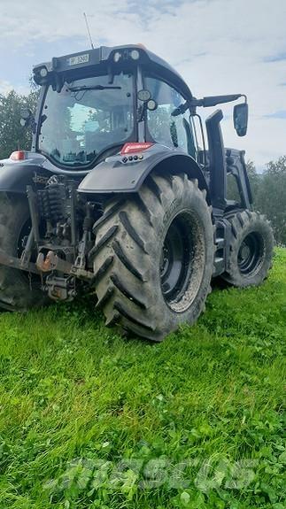 Valtra N174 Traktorji