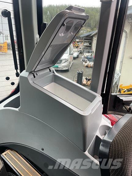 Valtra N174 Versu Traktorji