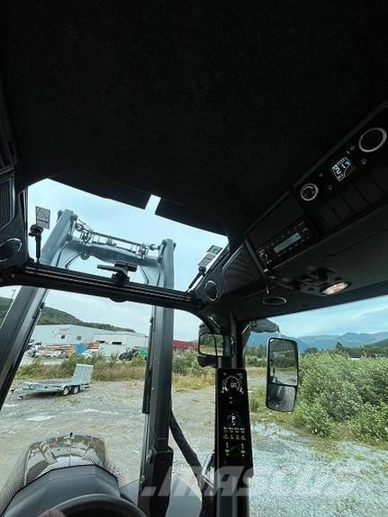 Valtra Q305 Traktorji