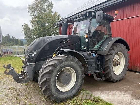Valtra S394 Traktorji
