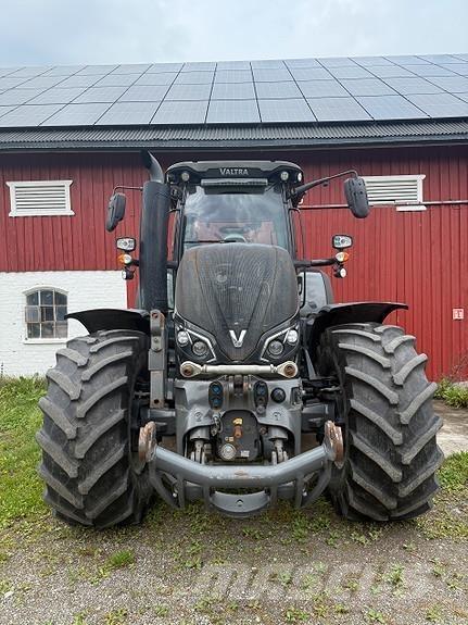 Valtra S394 Traktorji