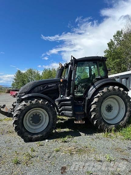 Valtra T 214 Traktorji