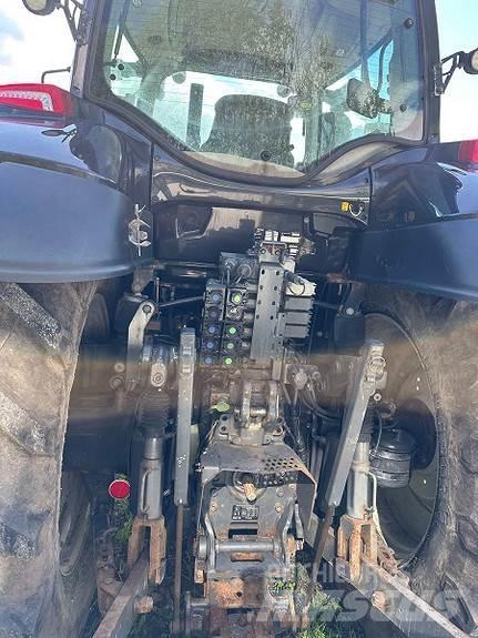 Valtra T 214 Traktorji