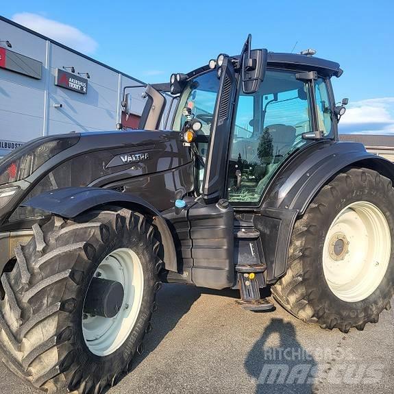 Valtra T 254 Traktorji