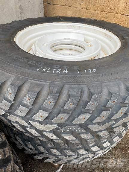 Valtra T190 Traktorji