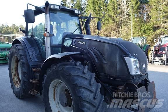 Valtra T213 Versu Traktorji
