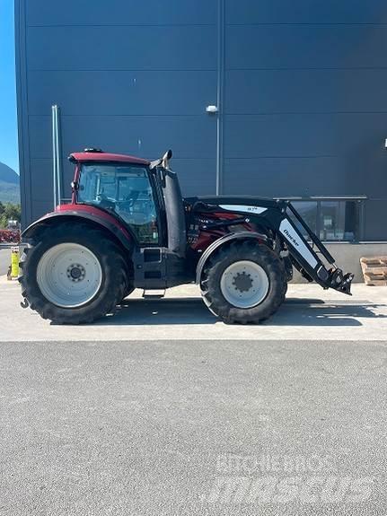 Valtra T214 Traktorji